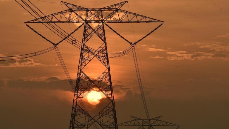 Intense heat pushes power consumption to 280 MUs per day in Andhra Pradesh